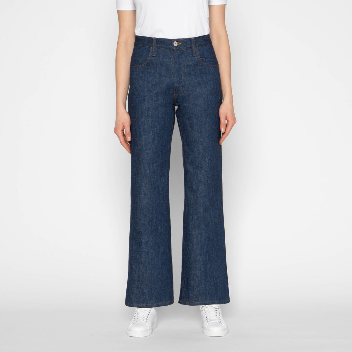Maudie flared front fit view