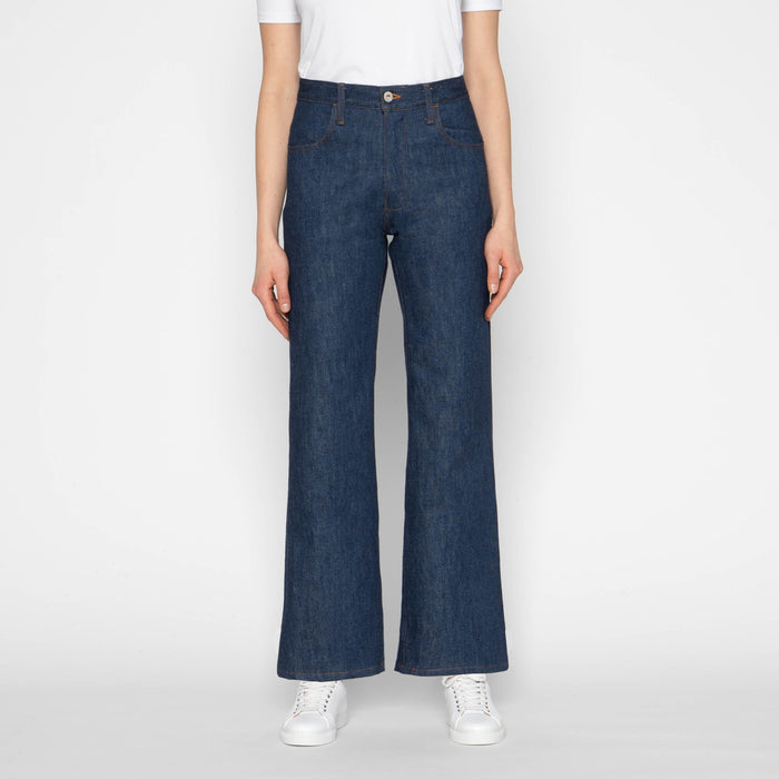 Maudie flared front fit view